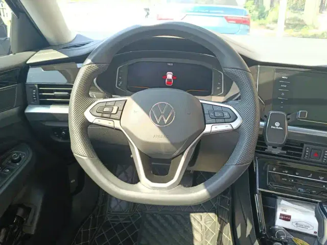 Volkswagen Passat — Фото автомобиля 15