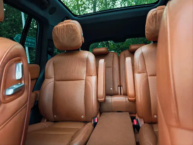 Li Auto L8 — Фото автомобиля 16