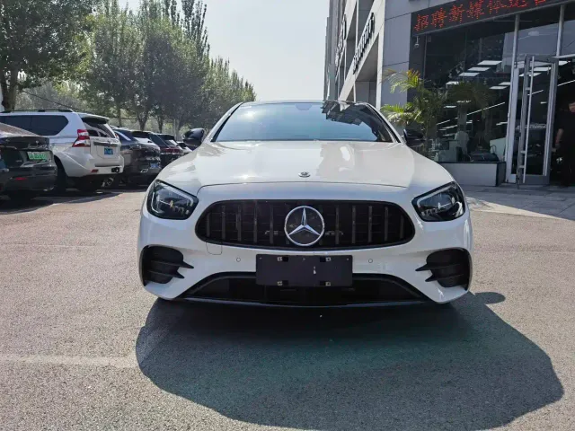 Mercedes-Benz E-Class — Фото автомобиля 2