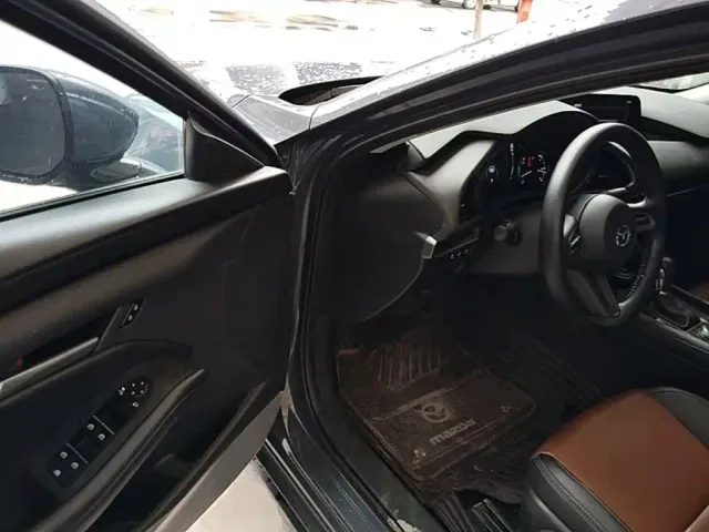 Mazda Axela — Фото автомобиля 11