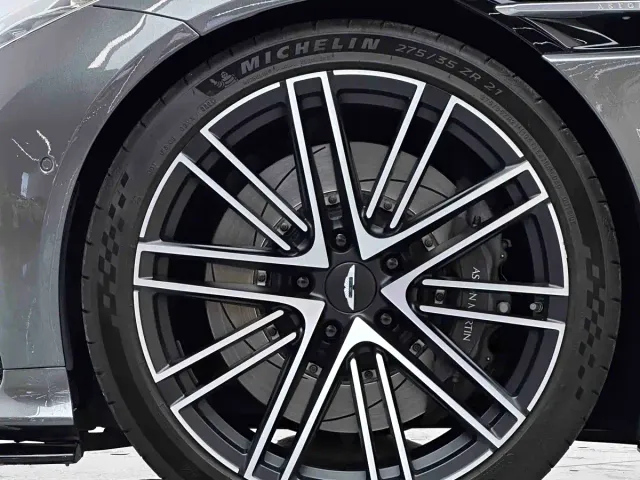 Aston Martin DB12 — Фото автомобиля 8