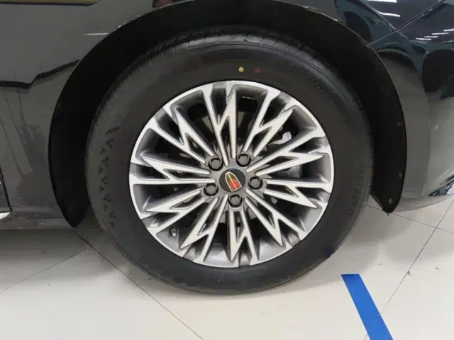 Hongqi H5 — Фото автомобиля 6