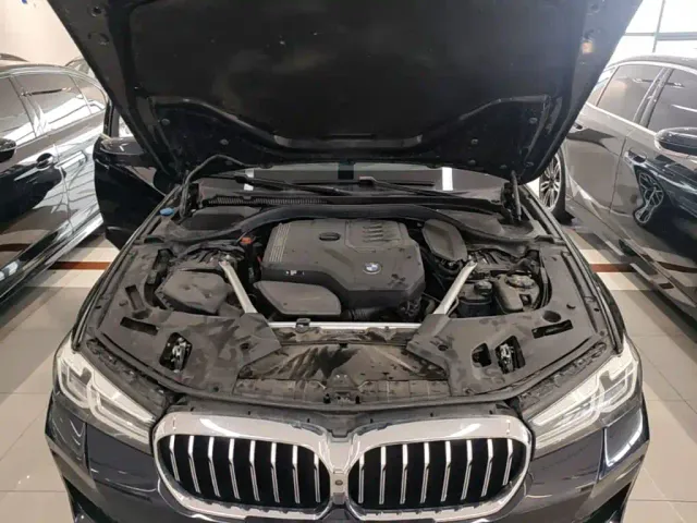 BMW 5 Series — Фото автомобиля 19