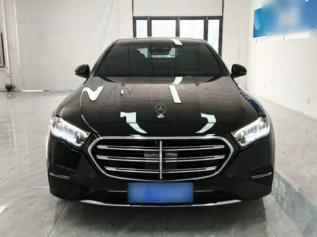 Mercedes-Benz E-Class — Фото автомобиля 2
