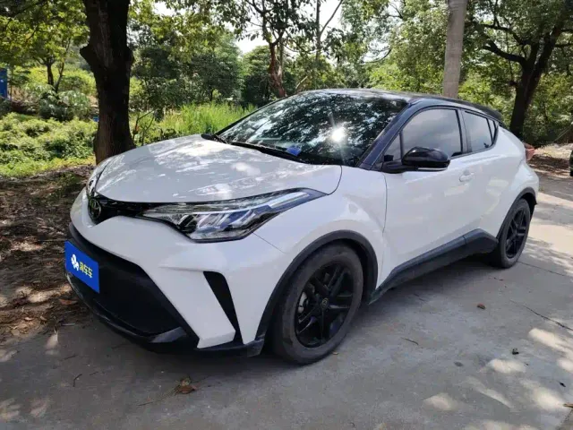 Фотография автомобиля — Toyota C-HR
