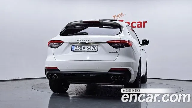 Maserati Levante — Фото автомобиля 4
