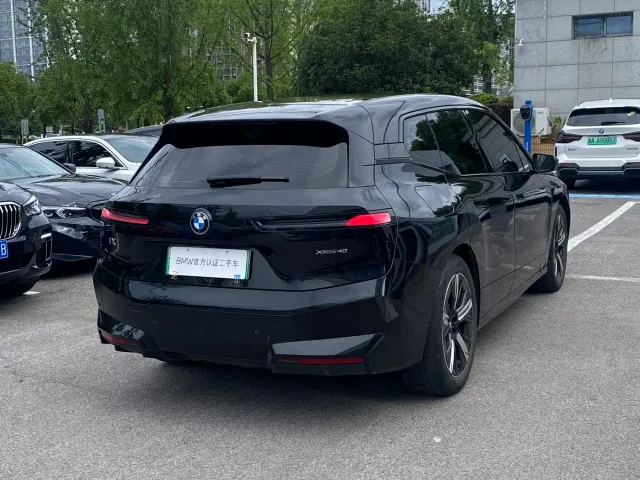 BMW iX — Фото автомобиля 6