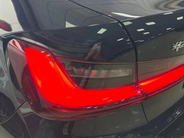 BMW 3 Series — Фото автомобиля 10