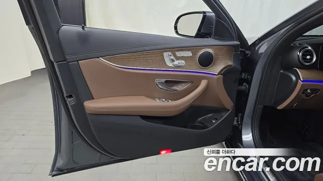 Mercedes-Benz E-Class — Фото автомобиля 20
