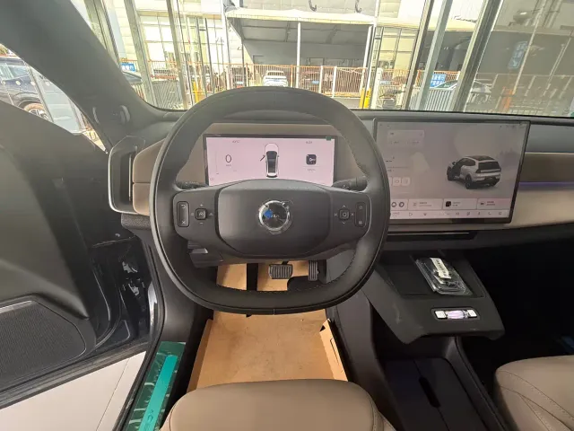 Volvo XC70 Plug-in Hybrid — Фото автомобиля 12