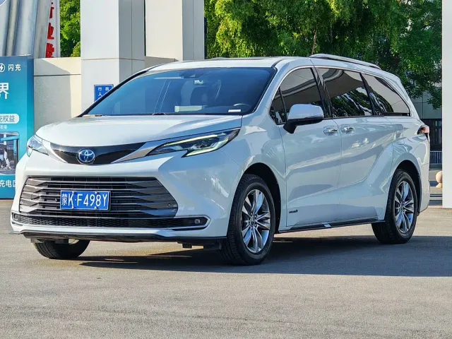 Фотография автомобиля — Toyota Sienna