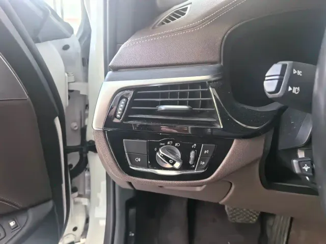 BMW 5 Series — Фото автомобиля 14