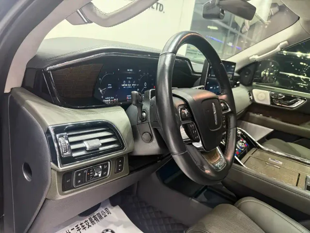 Lincoln Navigator — Фото автомобиля 13