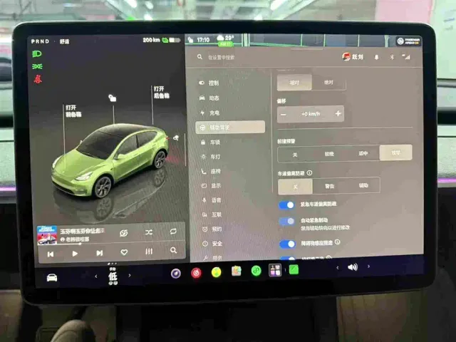 Tesla Model Y — Фото автомобиля 11
