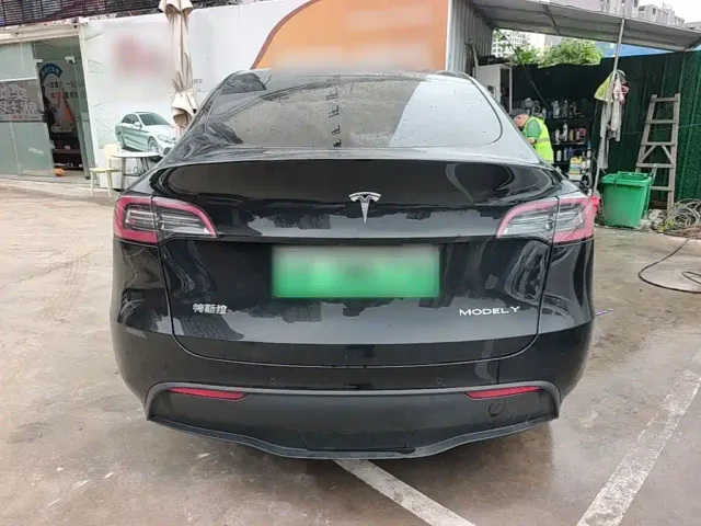 Tesla Model Y — Фото автомобиля 5
