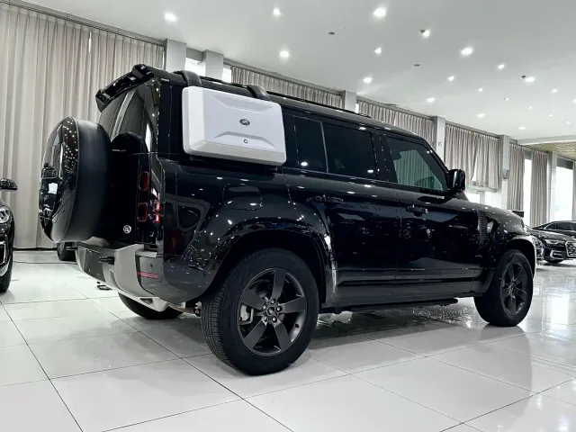 Land Rover Defender — Фото автомобиля 4