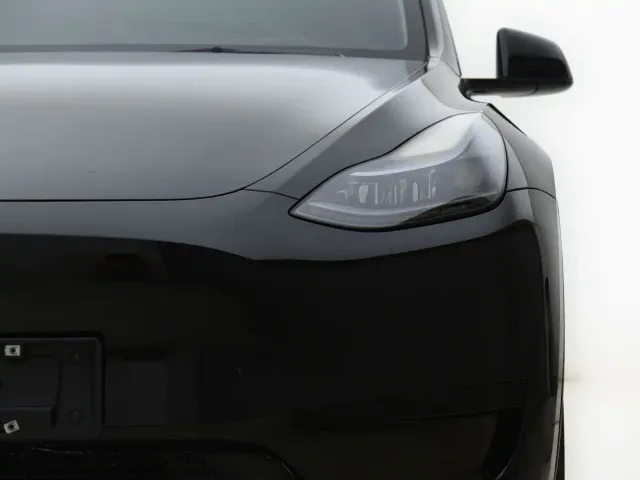 Tesla Model Y — Фото автомобиля 2