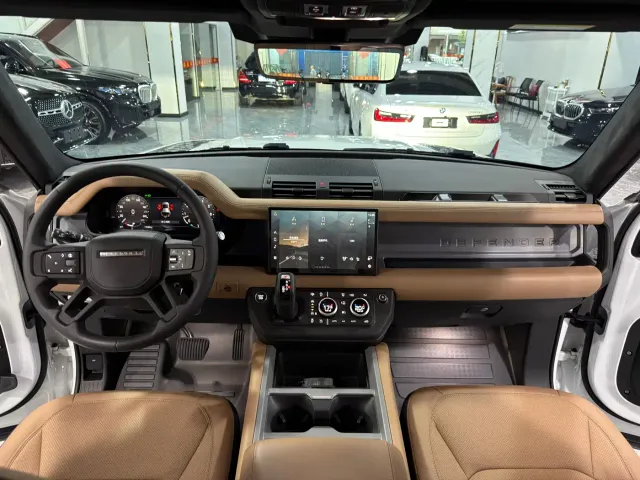 Land Rover Defender — Фото автомобиля 7