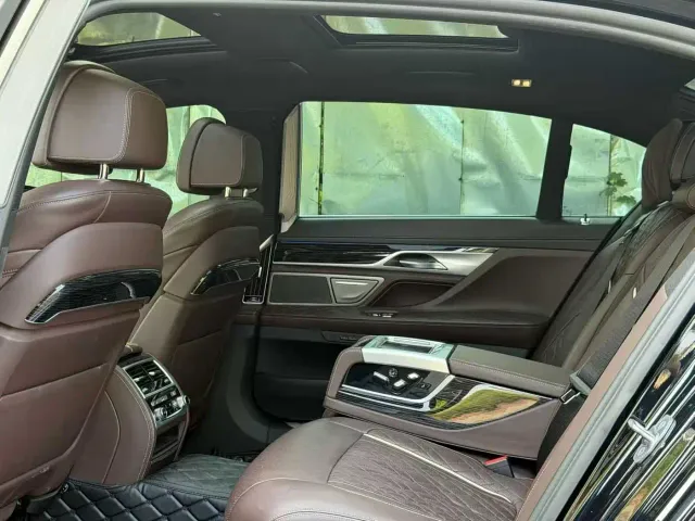 BMW 7 Series — Фото автомобиля 8
