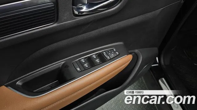 Renault-KoreaSamsung QM6 Новый QM6 2.0 LPe RE Signature 2WD — Фото автомобиля 18