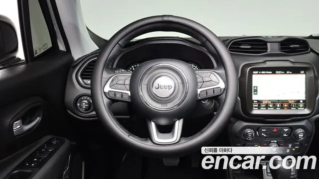 Jeep Renegade — Фото автомобиля 11