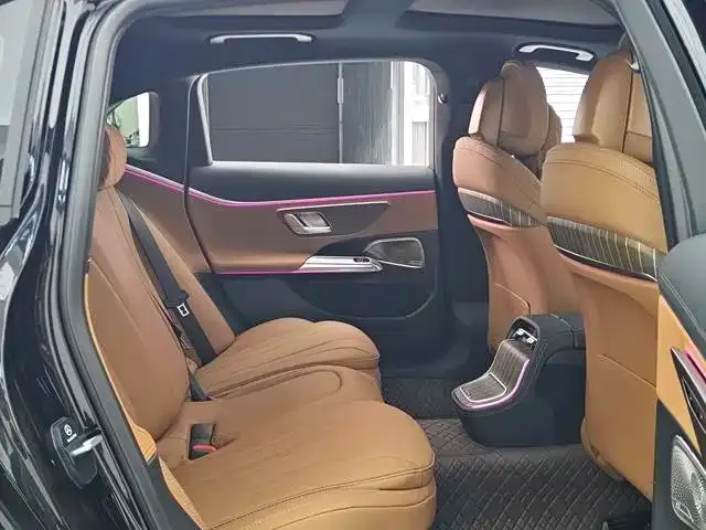 Mercedes-Benz E-Class — Фото автомобиля 16
