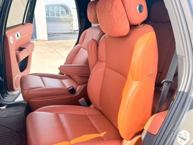 Li Auto L8 — Фото автомобиля 9