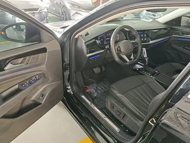 Volkswagen Passat — Фото автомобиля 15