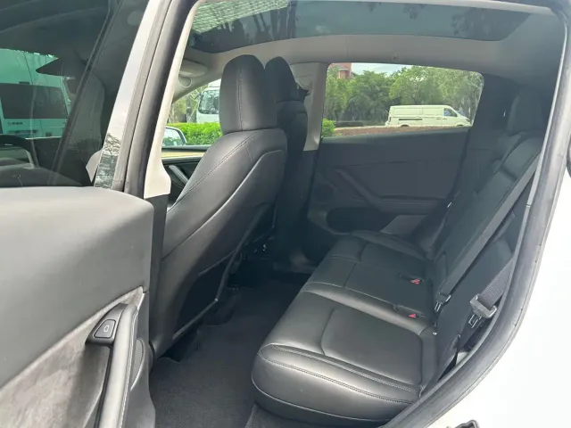 Tesla Model Y — Фото автомобиля 5