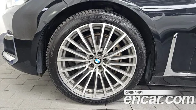 BMW 7-Series — Фото автомобиля 3