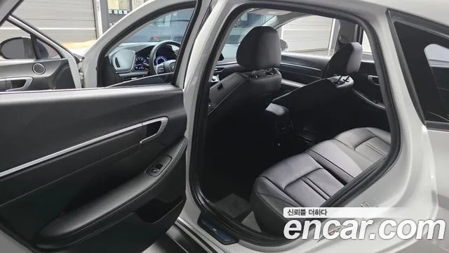 Hyundai Sonata Sonata (DN8) 2.0 LPG(Для проката) — Фото автомобиля 11