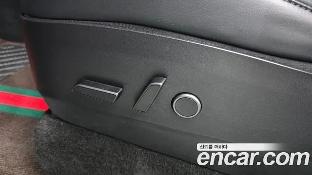 Tesla Model Y — Фото автомобиля 28