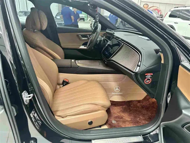 Mercedes-Benz E-Class — Фото автомобиля 18