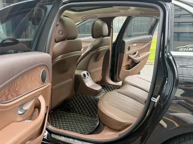 Mercedes-Benz E-Class — Фото автомобиля 3