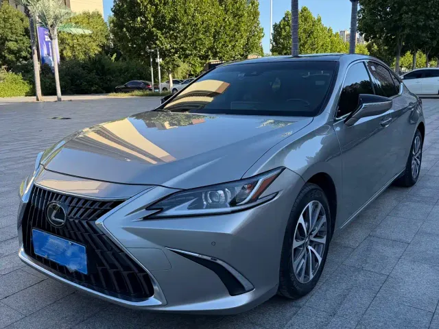 Фотография автомобиля — Lexus ES