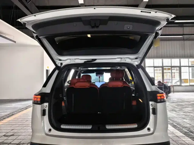 Dongfeng Yipai eπ008 2024 210Max Range Extender 6-Seater — Фото автомобиля 18