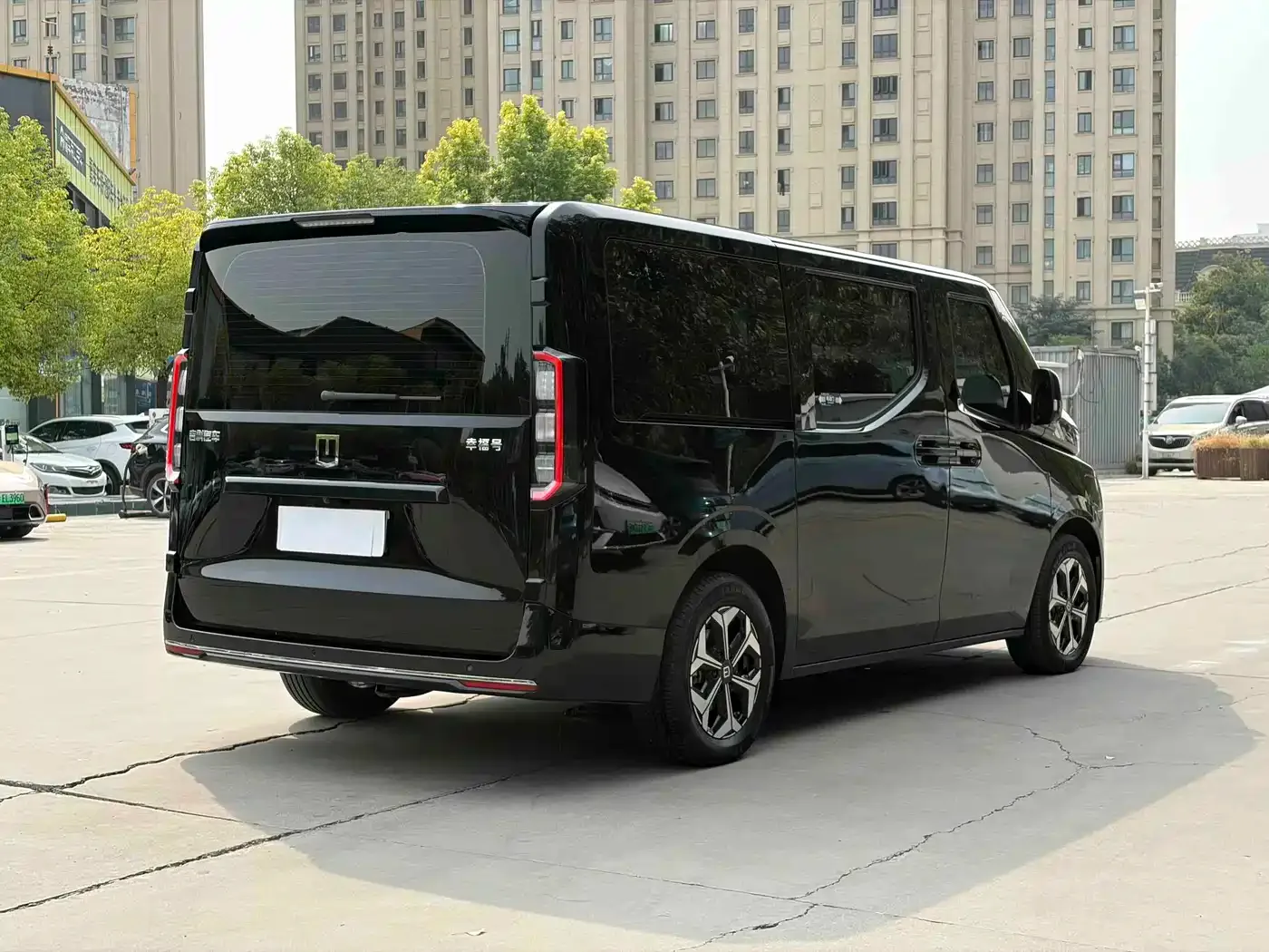 Yuan Cheng Geely Xingfu 2024 Fortune Edition 68.03kWh (Complete Vehicle) 7-Seater — Фото автомобиля 4