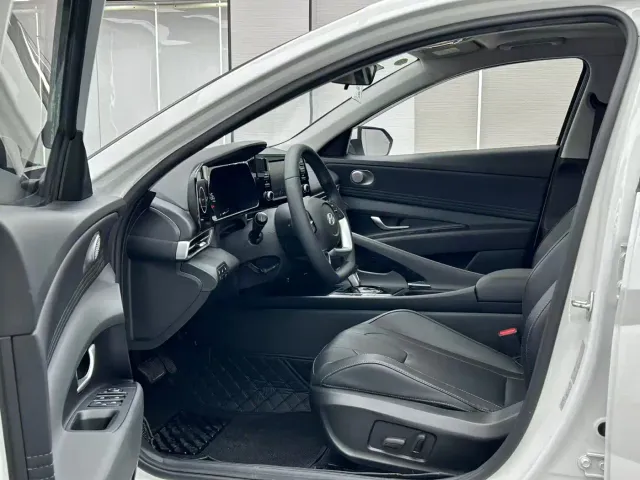Hyundai Elantra — Фото автомобиля 9