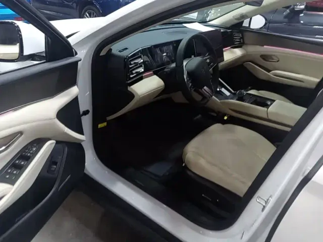 BYD Qin L — Фото автомобиля 15