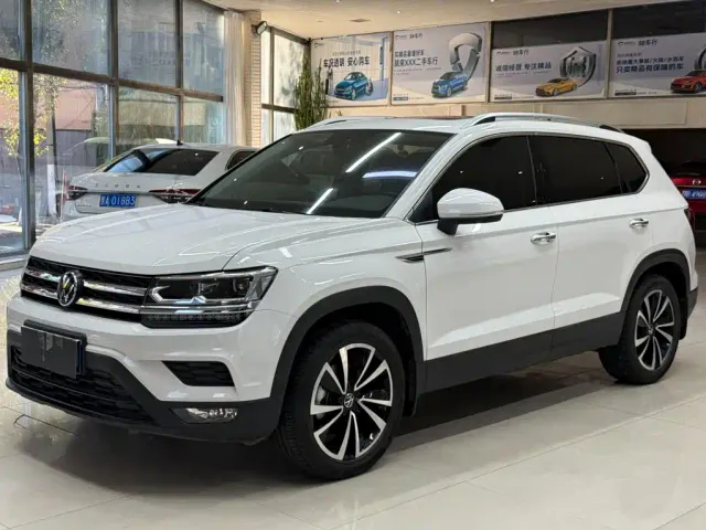 Фотография автомобиля — Volkswagen Tharu