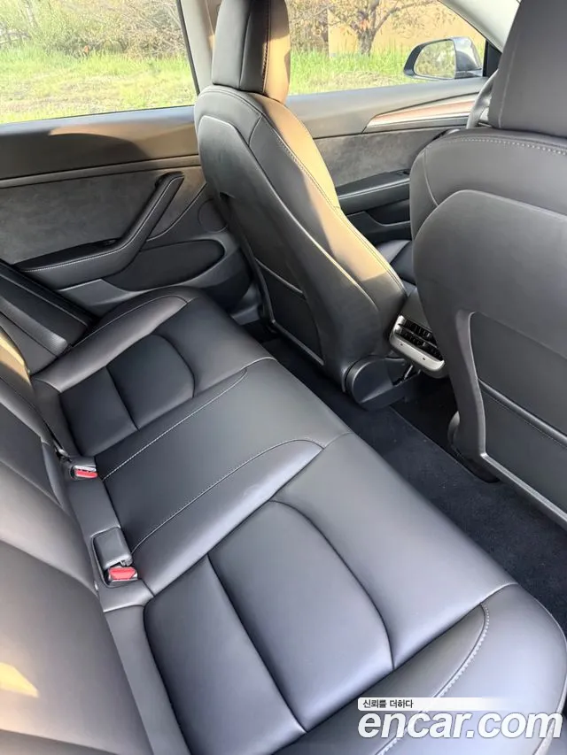 Tesla Model 3 — Фото автомобиля 3