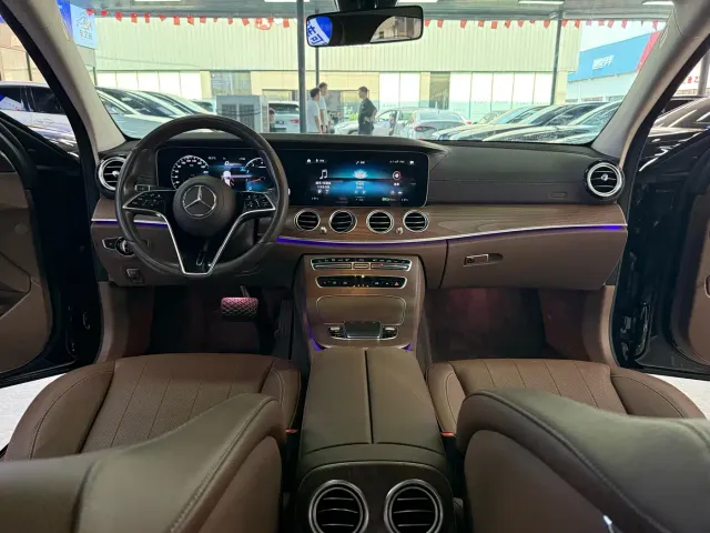 Mercedes-Benz E-Class — Фото автомобиля 9