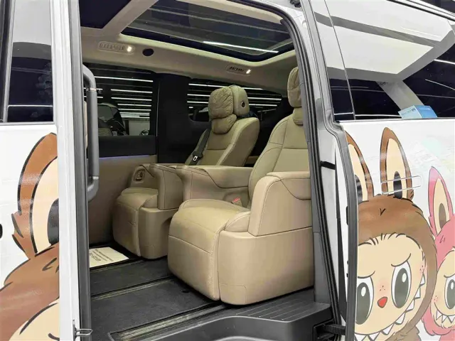Li Auto MEGA — Фото автомобиля 10