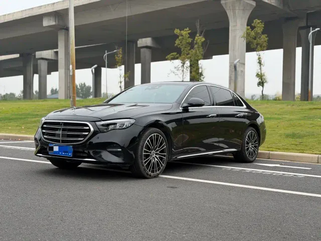 Mercedes-Benz E-Class — Фото автомобиля 2