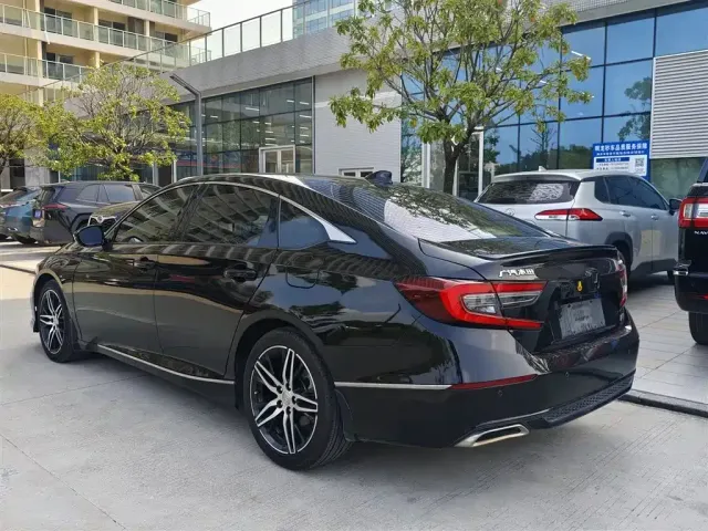 Honda Accord — Фото автомобиля 9