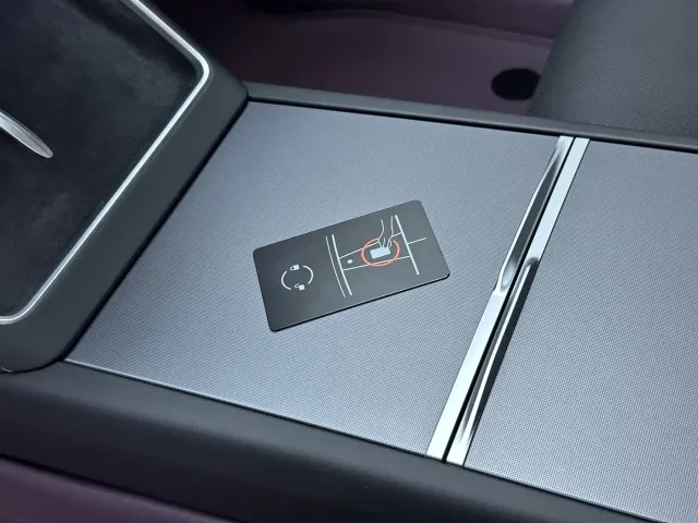 Tesla Model Y L — Фото автомобиля 20