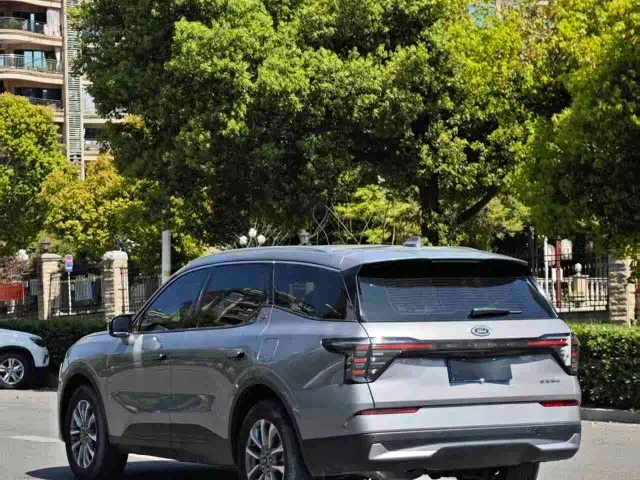 Ford Edge — Фото автомобиля 10