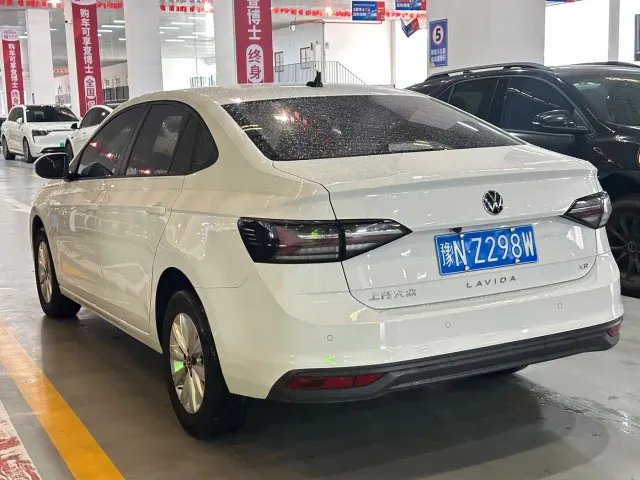 Volkswagen Lavida — Фото автомобиля 9