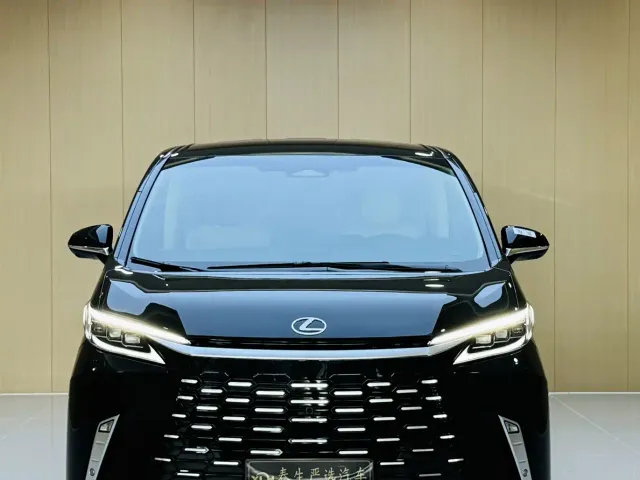 Lexus LM — Фото автомобиля 2