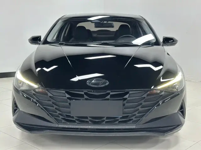Hyundai Elantra — Фото автомобиля 2